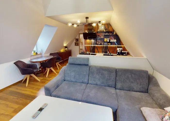 Atelier Vary V Nove Zrekonstruovanem Dome Апартаменты